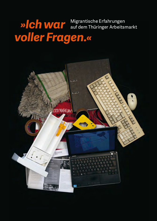 Die und der Einzelne verschwindet oft hinter den Zahlen und Statistiken zur Arbeitsmarktintegration ausländischer Beschäftigter. Dem möchten wir in dieser Broschüre mit acht Kurzporträts einzelner Kolleg*innen über ihren Weg in die Thüringer Arbeitswelt etwas entgegen setzen.  Baschar, Felicia, Firas, Milad, Jahid, Noura, Wanja und Yara haben uns von ihren beruflichen Fragen und Hürden, Erwartungen und Hoffnungen erzählt. Ergänzt werden die Erzählungen mit kurzen Einordnungen zu Regelungen zum Aufenthalt und beruflicher ­Anerkennung.